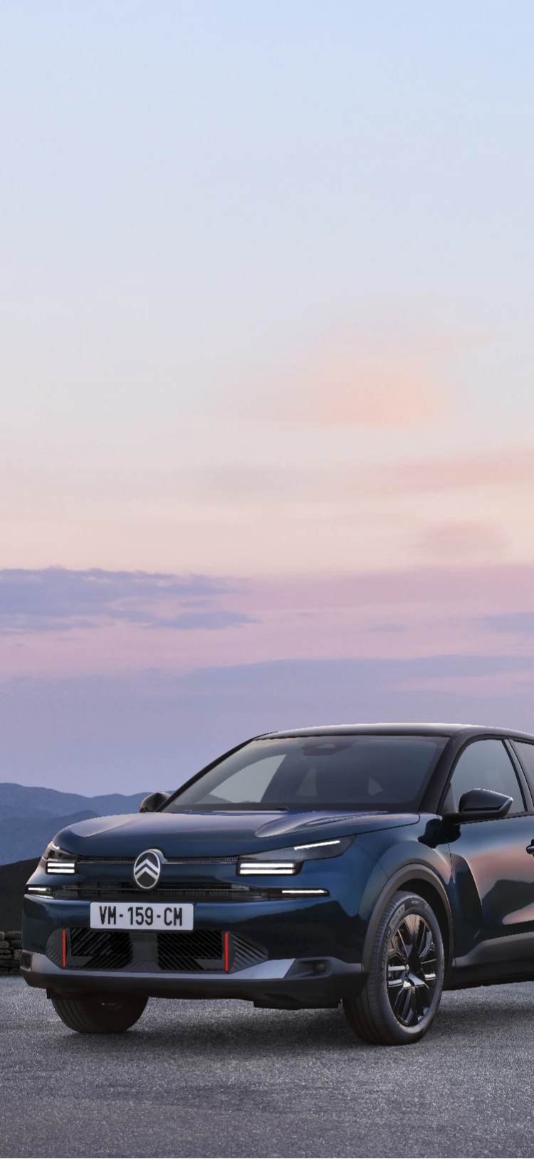 Vue 3/4 avant de ë-C4, avec design aéro du crossover, efficacité et le style présence moderne premium.